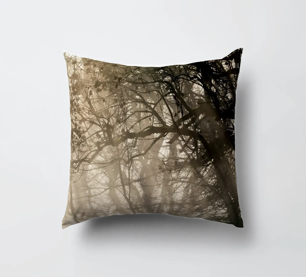 An image of a beautiful tree in the fog in the forest cuscino da anderm