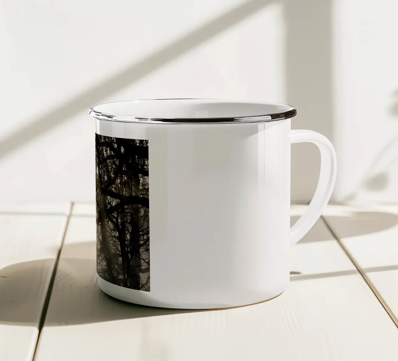 An image of a beautiful tree in the fog in the forest mug en émail de anderm