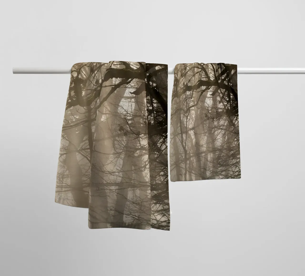 An image of a beautiful tree in the fog in the forest asciugamano da bagno da anderm