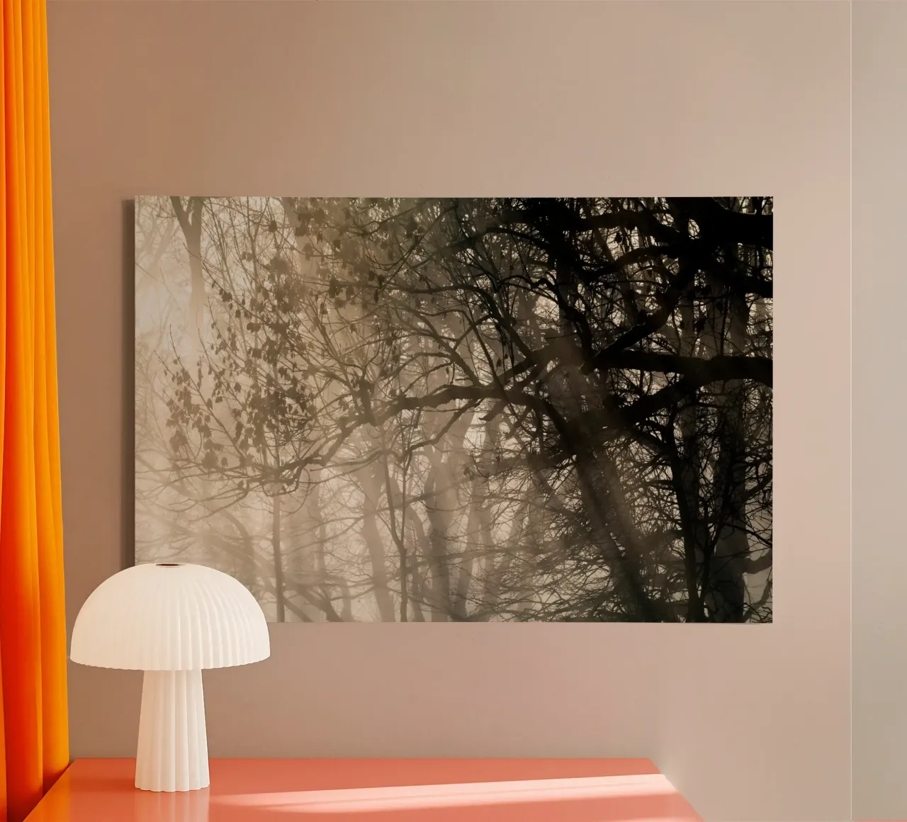 An image of a beautiful tree in the fog in the forest tela da anderm