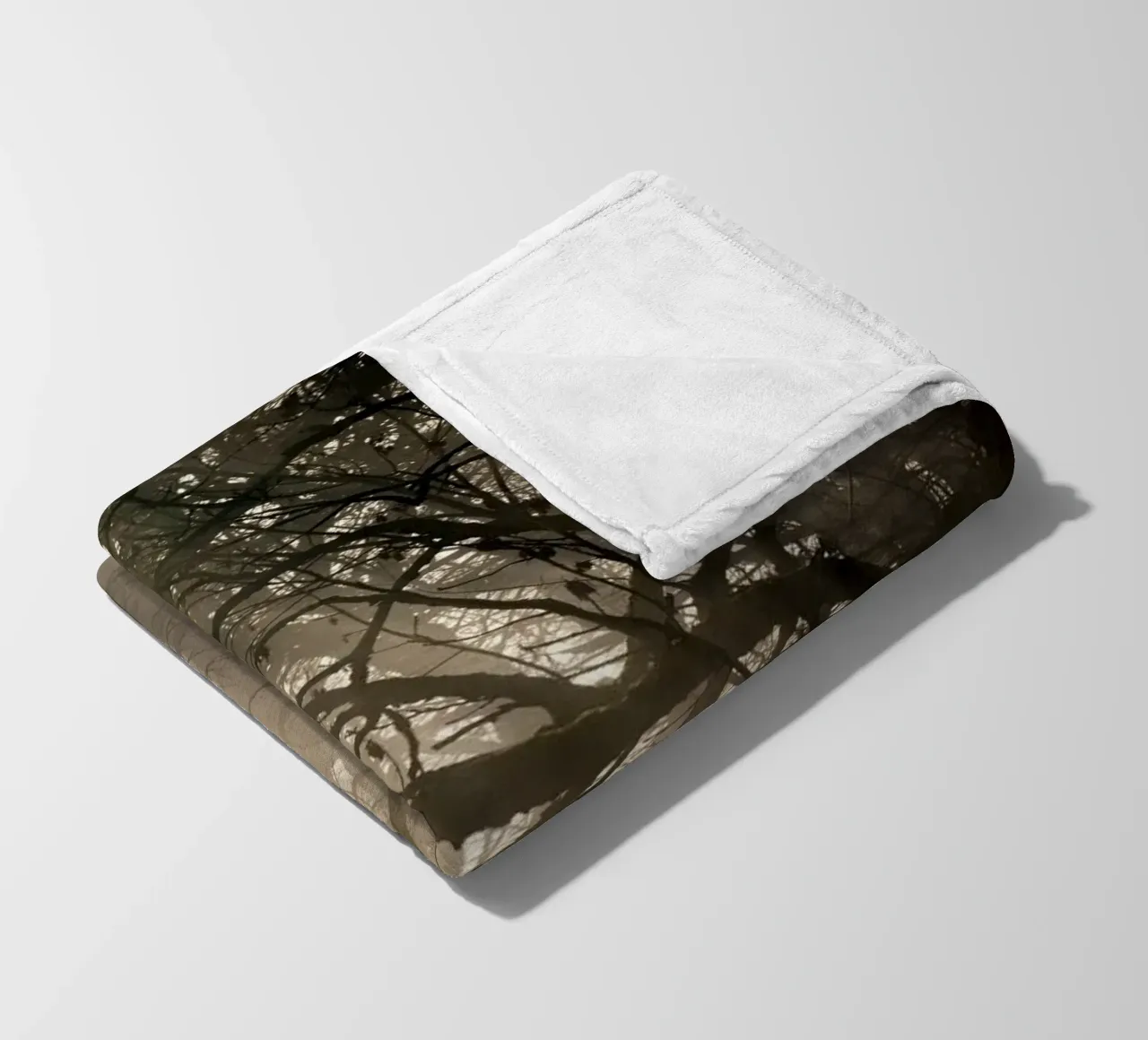An image of a beautiful tree in the fog in the forest plaid polaire de anderm