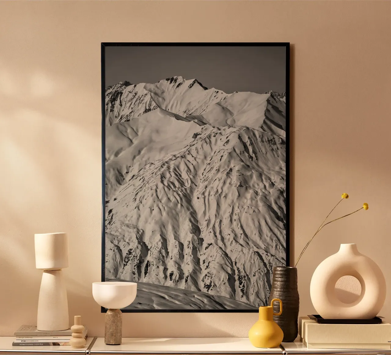 Mountain range in ski resort Trois Vallees, France, Europe poster con telaio in legno da anderm
