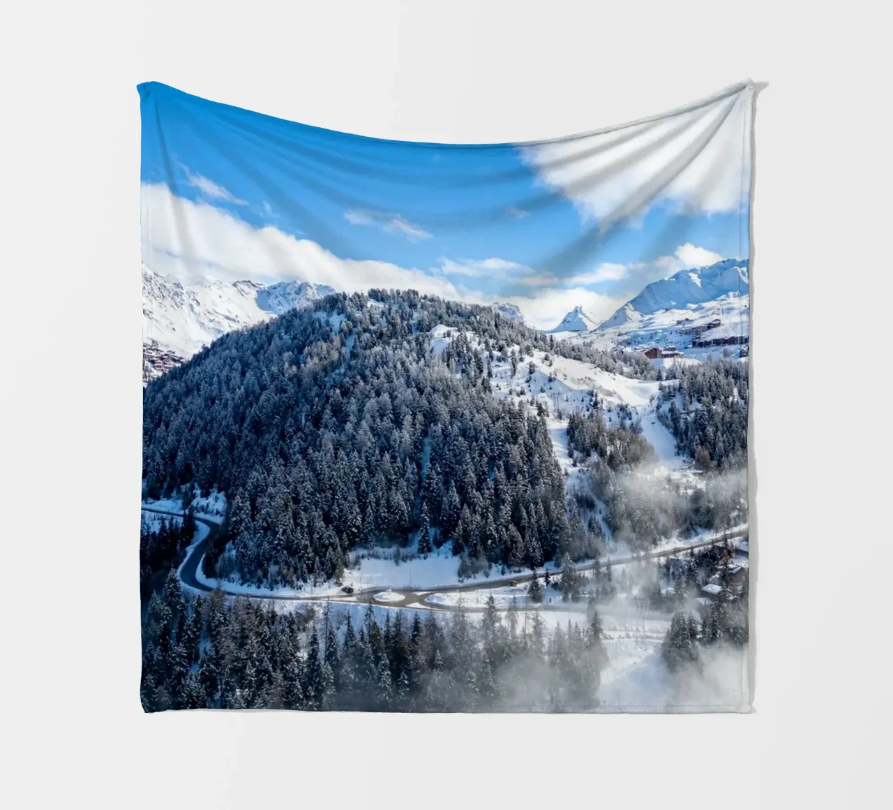 Aerial view of Skiing area of Paradiski, La Plagne, France A coperta in pile da anderm