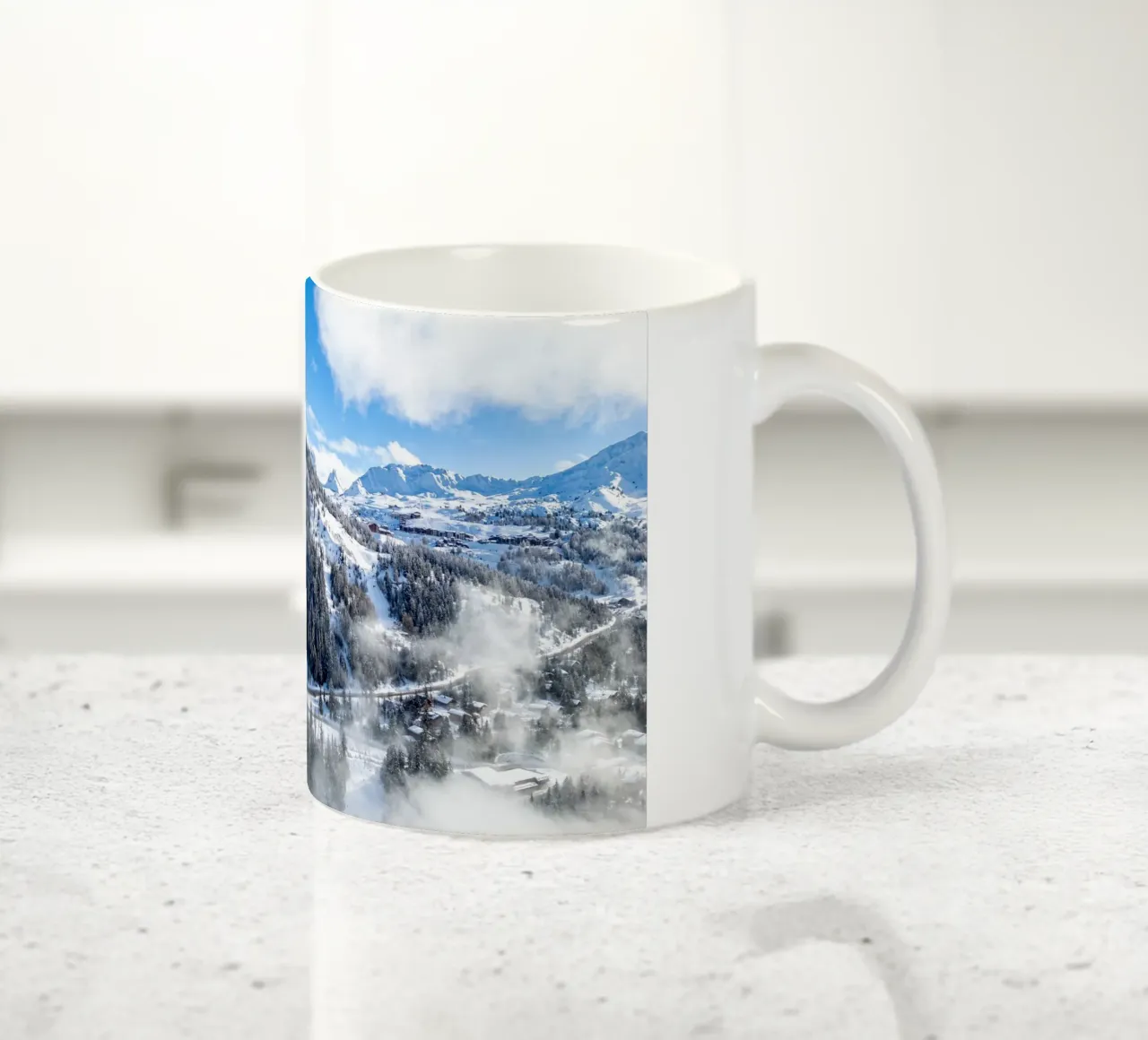Aerial view of Skiing area of Paradiski, La Plagne, France A tazza in ceramica da anderm
