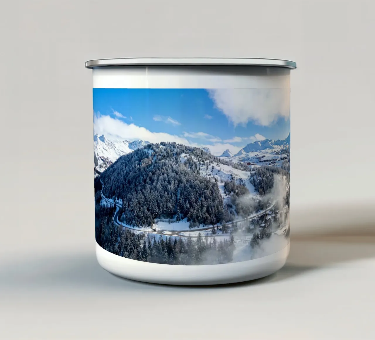 Aerial view of Skiing area of Paradiski, La Plagne, France A tazza in smalto da anderm