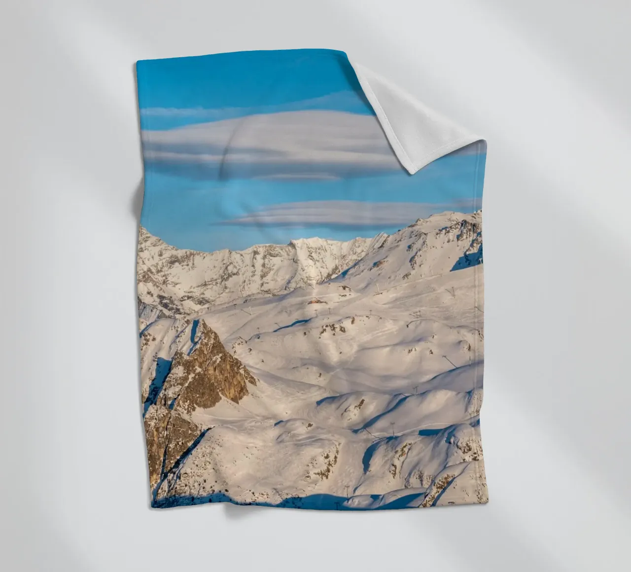 Aerial view of Skiing area of Paradiski, La Plagne, France A coperta in pile da anderm
