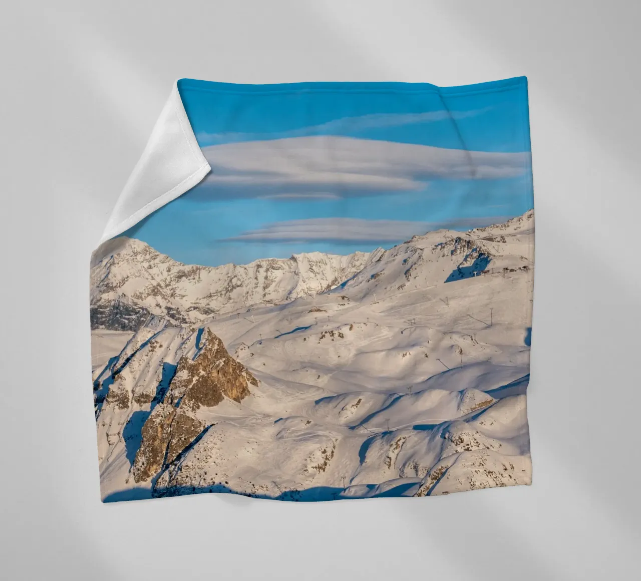 Aerial view of Skiing area of Paradiski, La Plagne, France A coperta in pile da anderm