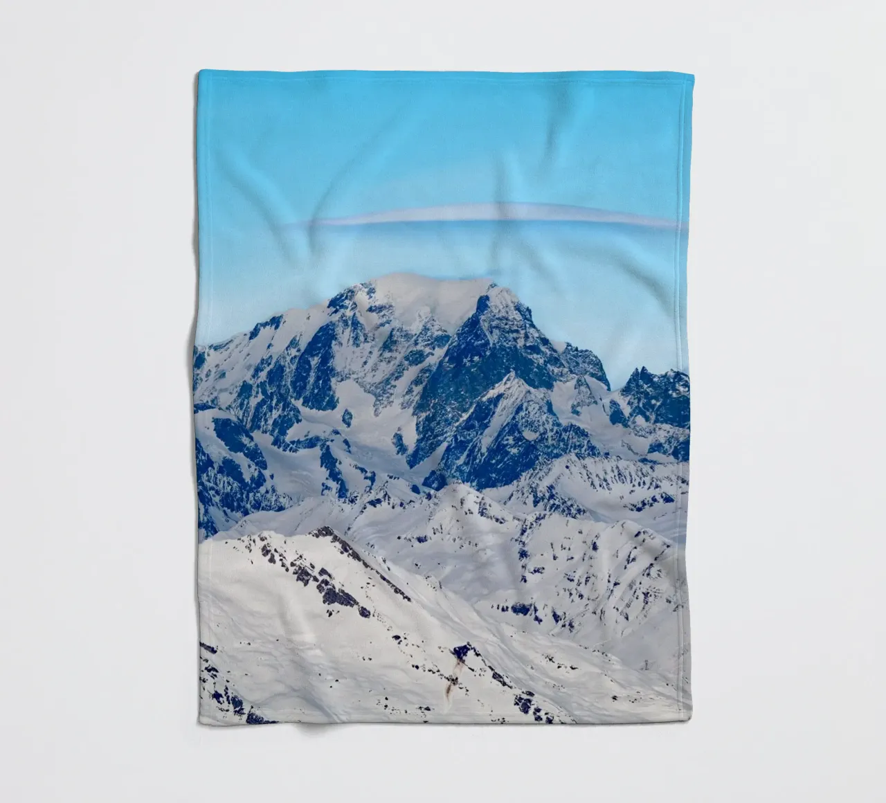 Aerial view of Skiing area of Paradiski, La Plagne, France coperta in pile da anderm
