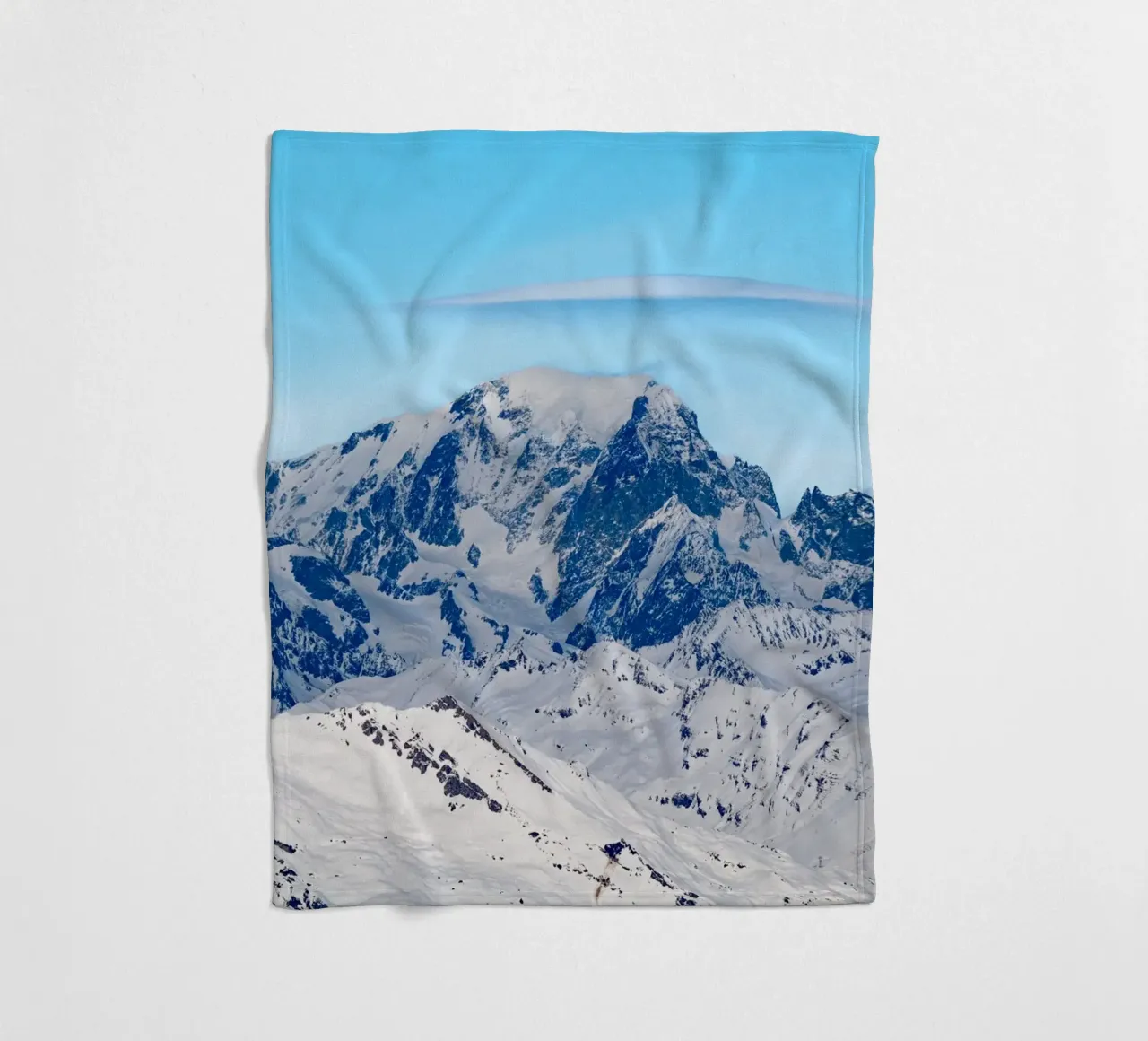 Aerial view of Skiing area of Paradiski, La Plagne, France coperta in pile da anderm