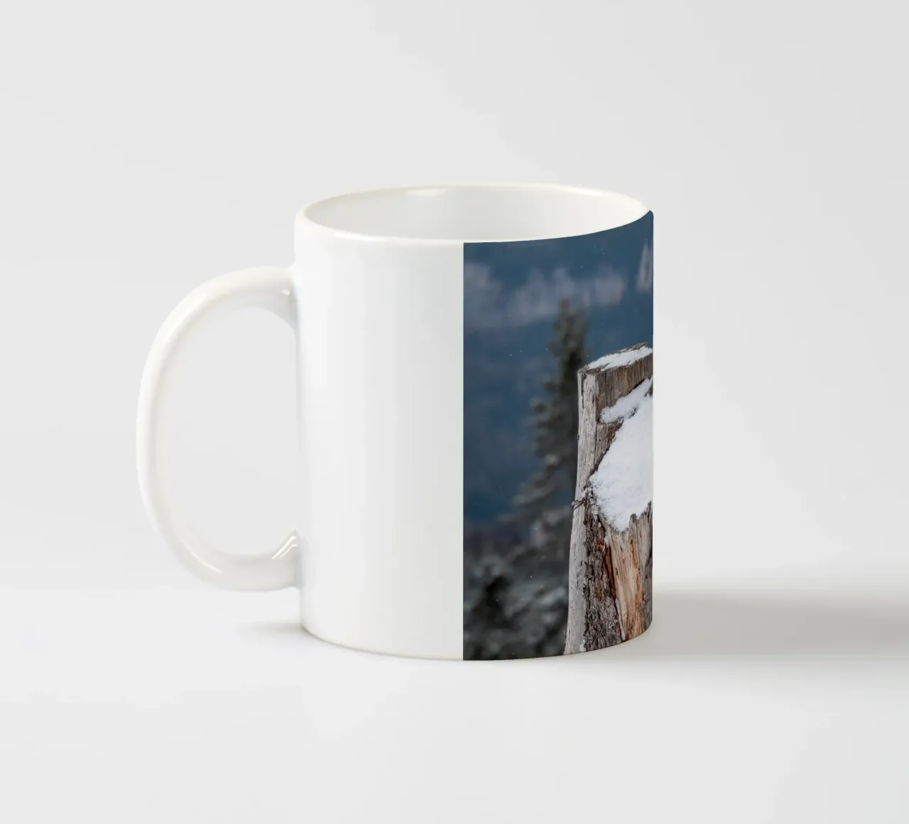 Tronco d'albero coperto di neve tazza in ceramica da anderm