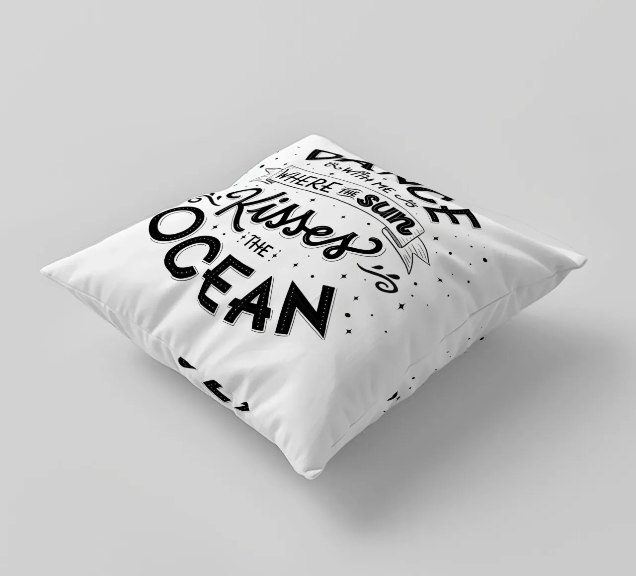 Balla con me dove il sole bacia l'oceano. Liebe. cuscino da CalliLetters