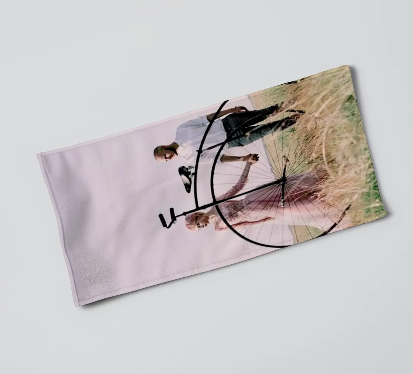 Alone Handtuch von Jovana Rikalo