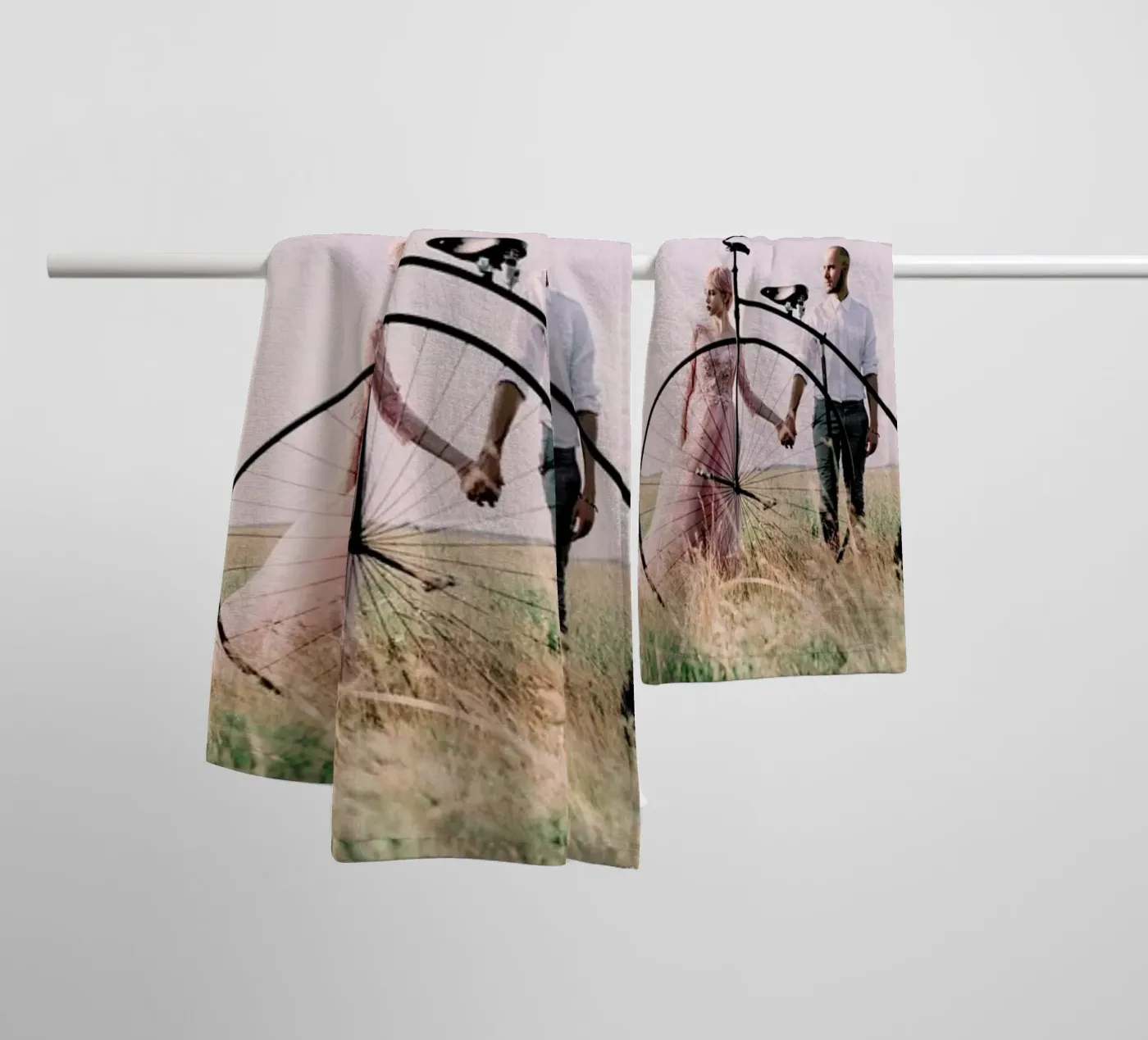 Alone Handtuch von Jovana Rikalo