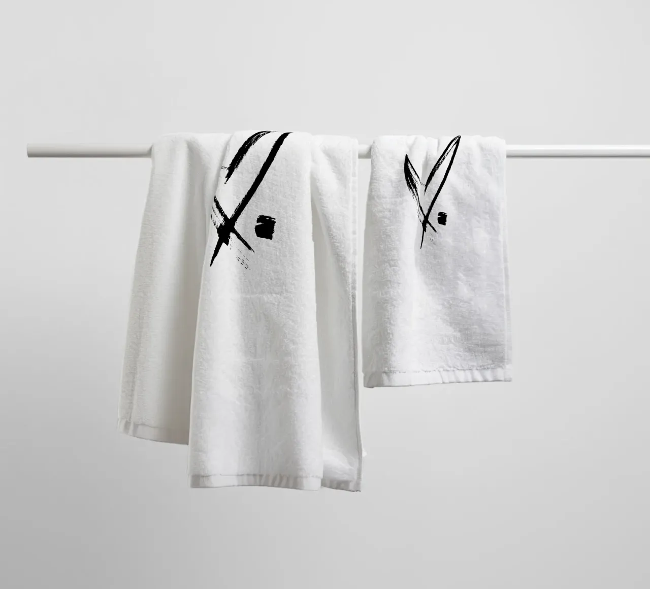 Herz asciugamano da bagno da LIMITED EDITION LETTERS