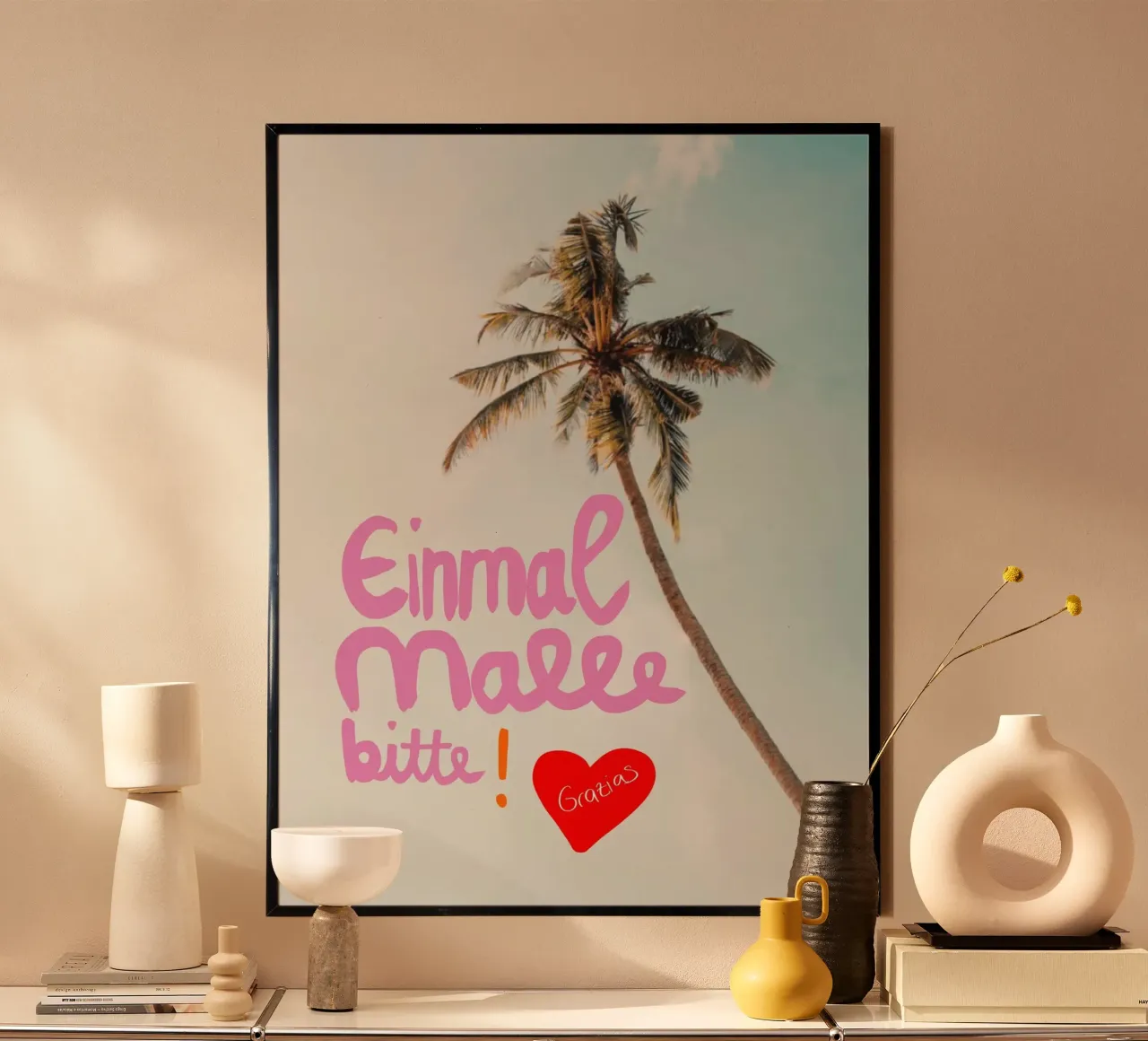 Einmal Malle bitte! poster con telaio in legno da Hej Ibiza by Ute Arnold
