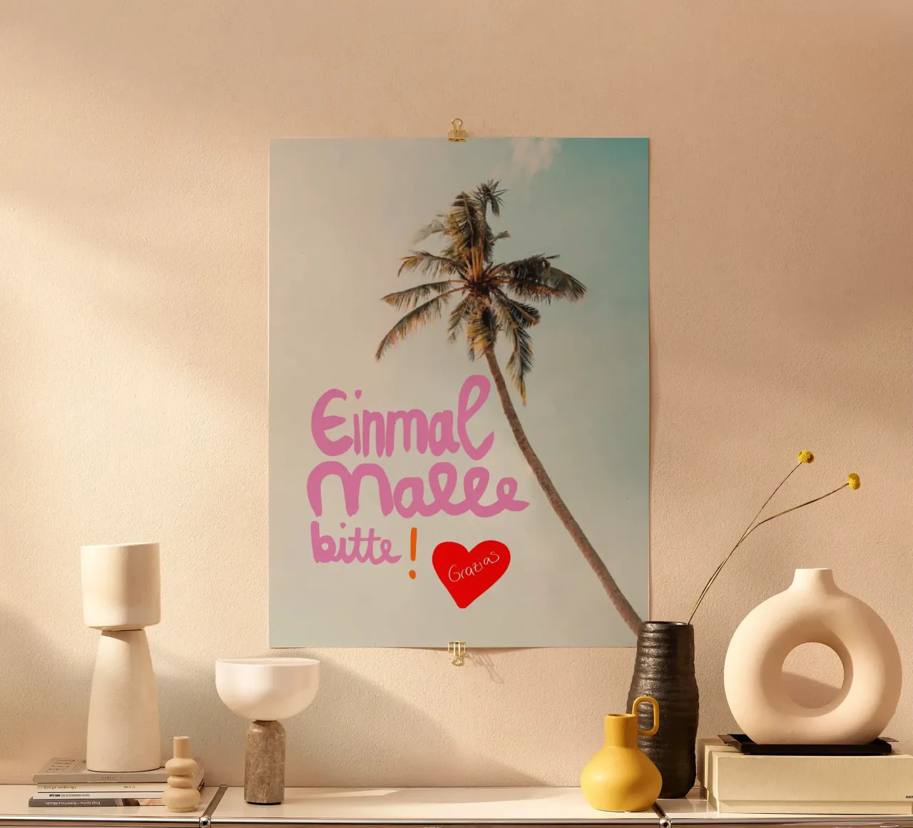Einmal Malle bitte! poster con telaio in legno da Hej Ibiza by Ute Arnold
