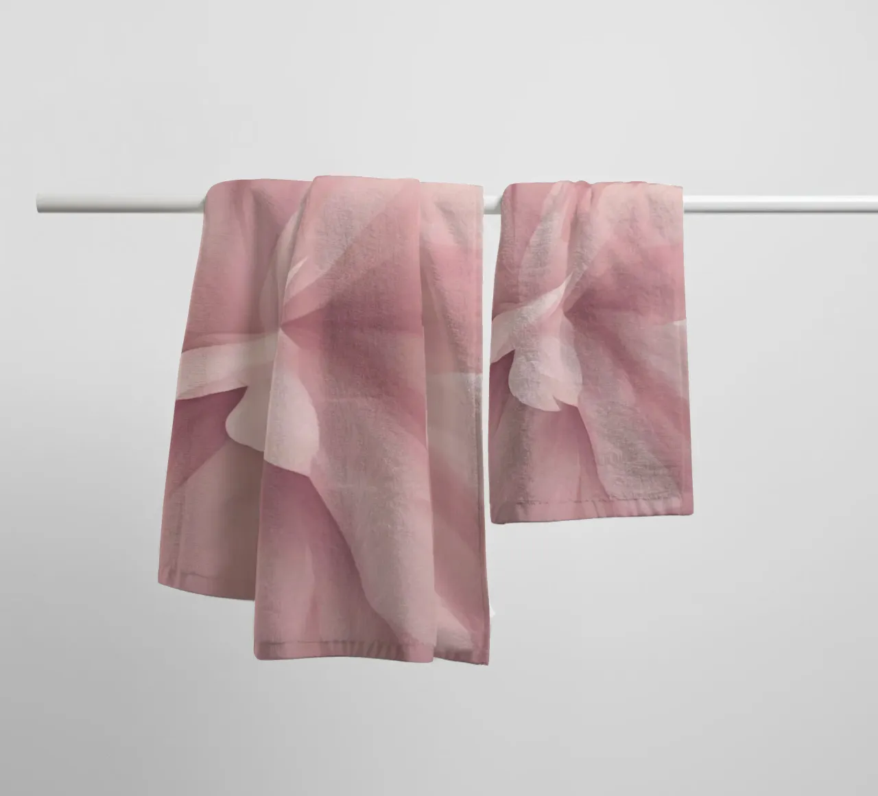 Bare Essence Bloom Brushwork Fiore astratto II asciugamano da bagno da Andrea Haase Floral Passion