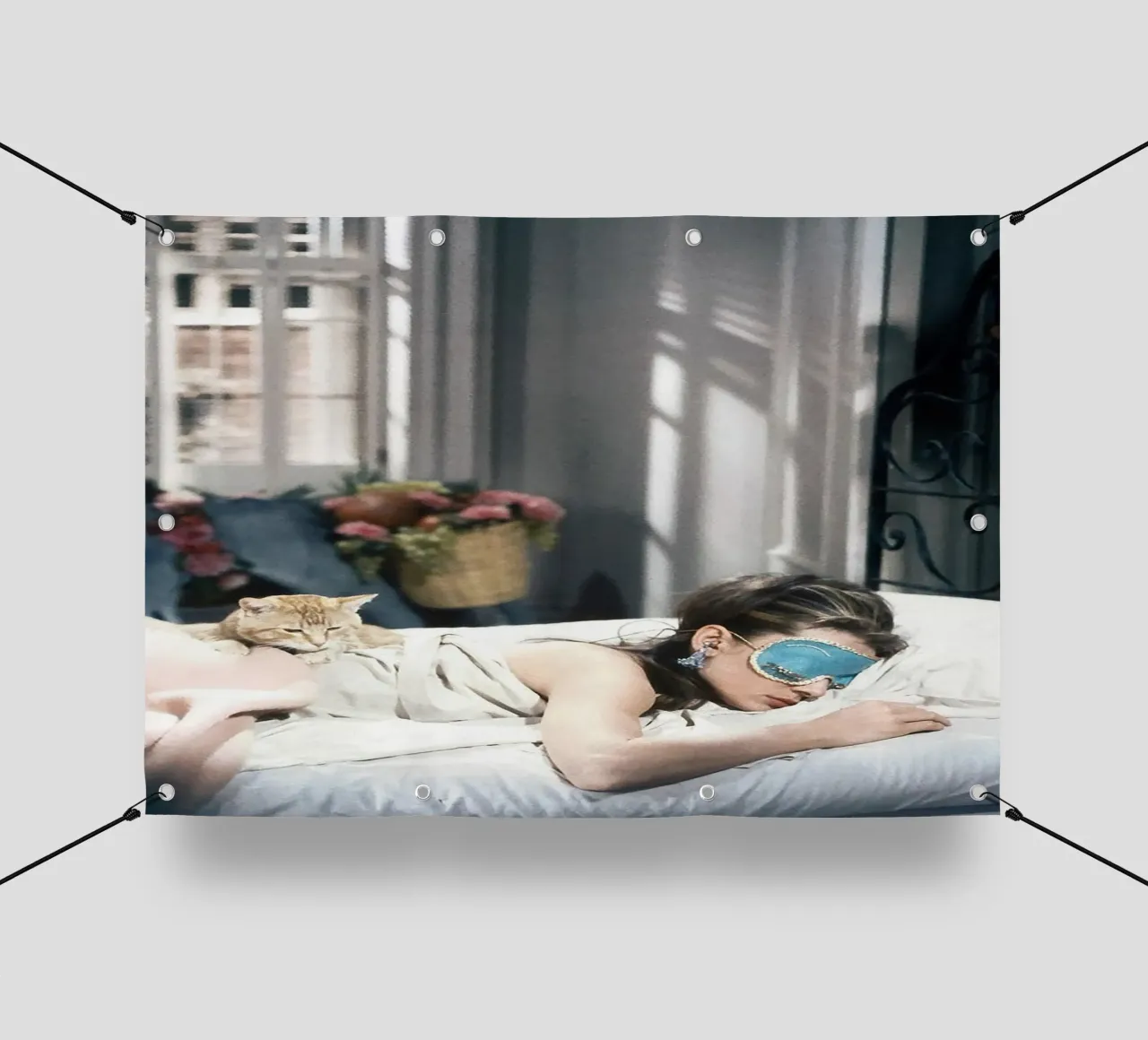 Audrey Hepburn with her Cat / Breakfast at Tiffany's telo in pvc da Attaboy Dsgn