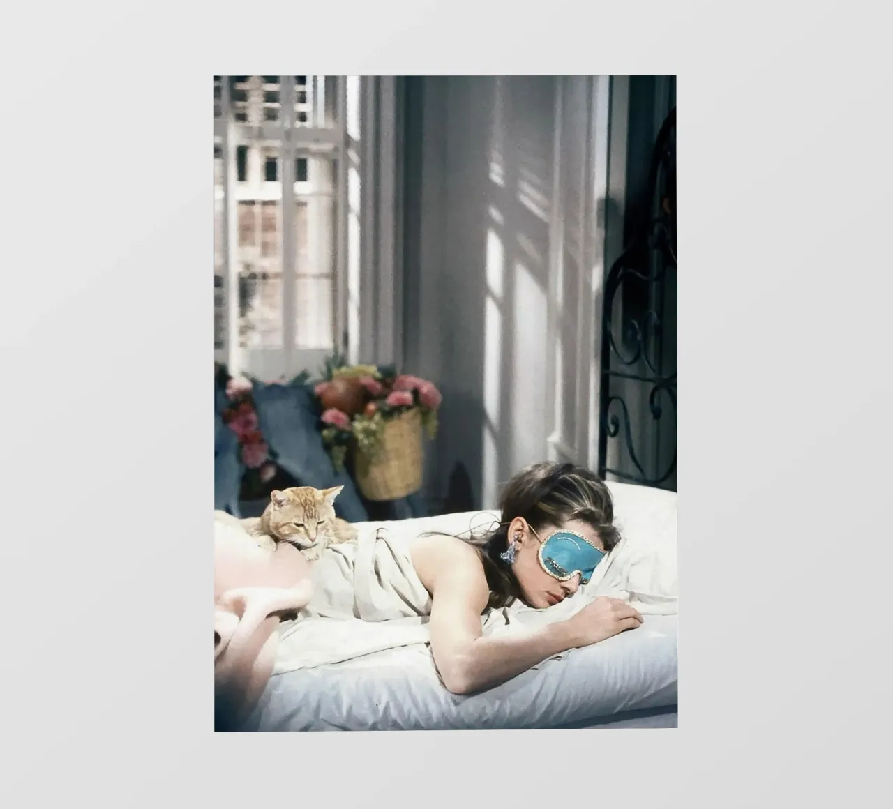Audrey Hepburn with her Cat / Breakfast at Tiffany's telo in pvc da Attaboy Dsgn
