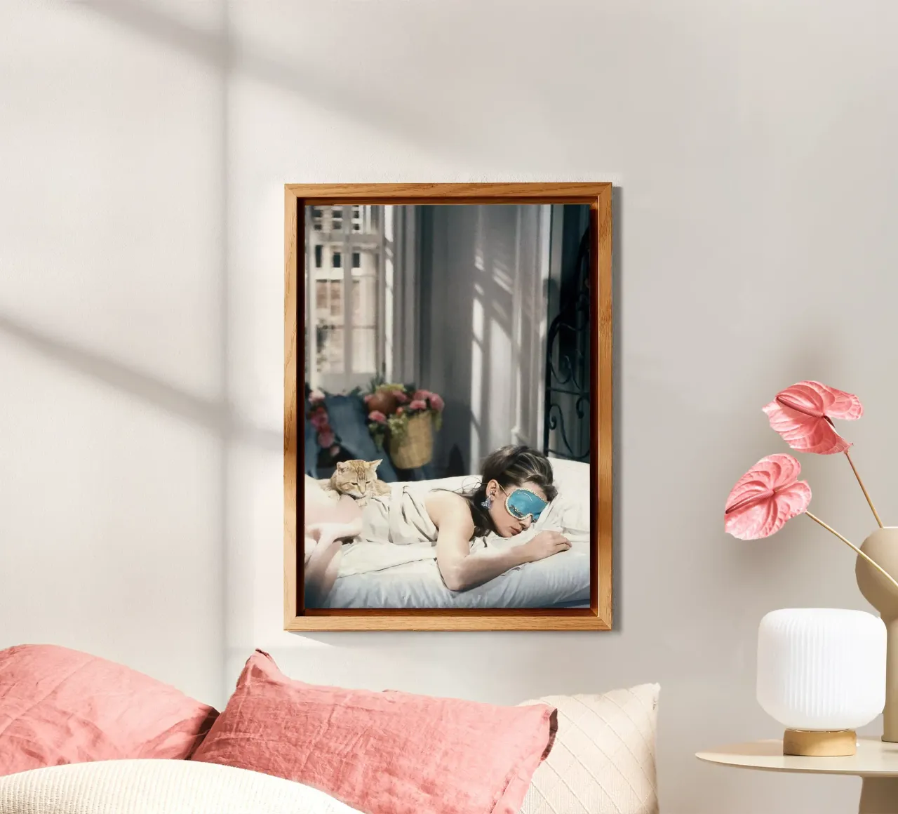 Audrey Hepburn with her Cat / Breakfast at Tiffany's alluminio dibond da Attaboy Dsgn