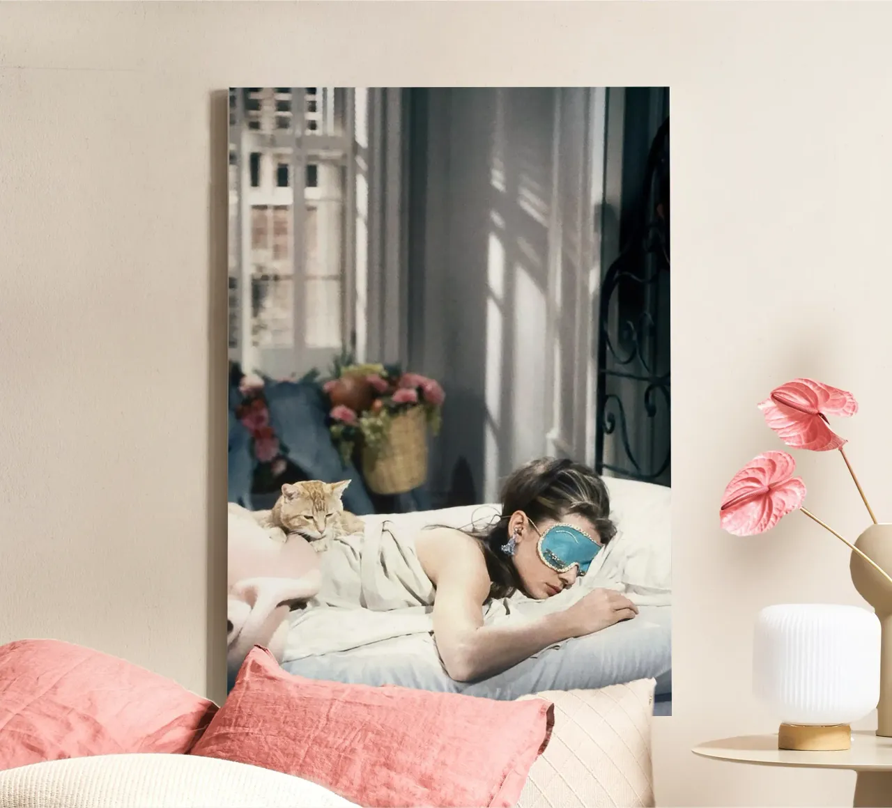 Audrey Hepburn with her Cat / Breakfast at Tiffany's canvas met Baklijst van Attaboy Dsgn