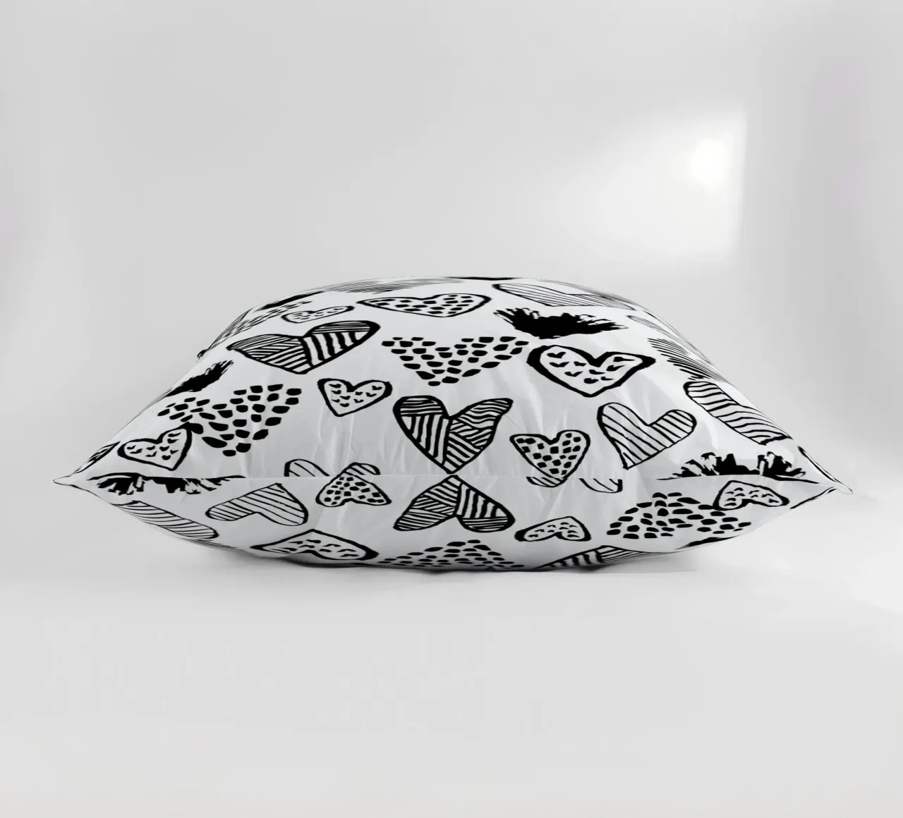 Valentines B&W cuscino da Charlotte Winter