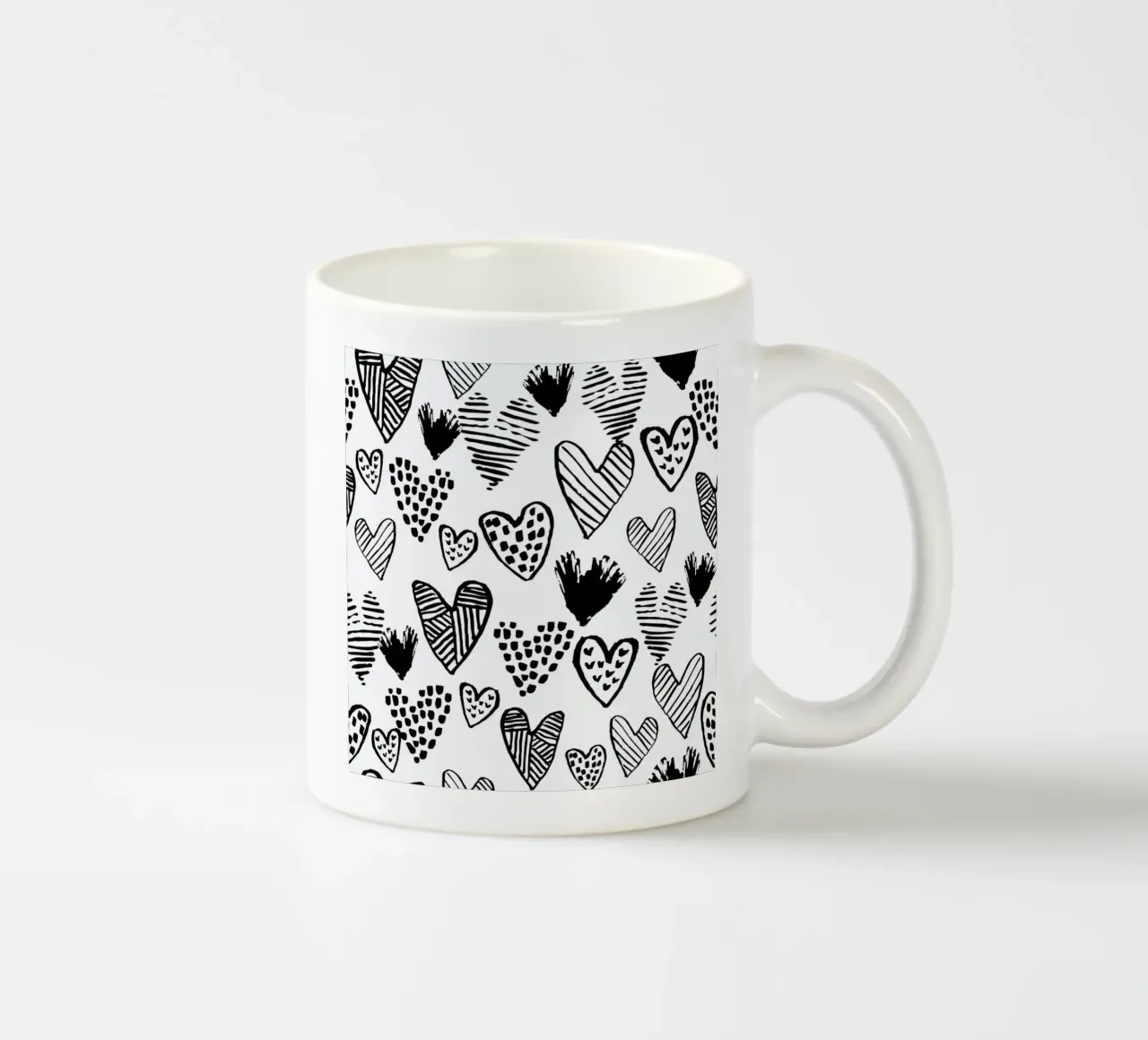 Valentines B&W Keramik Tasse von Charlotte Winter
