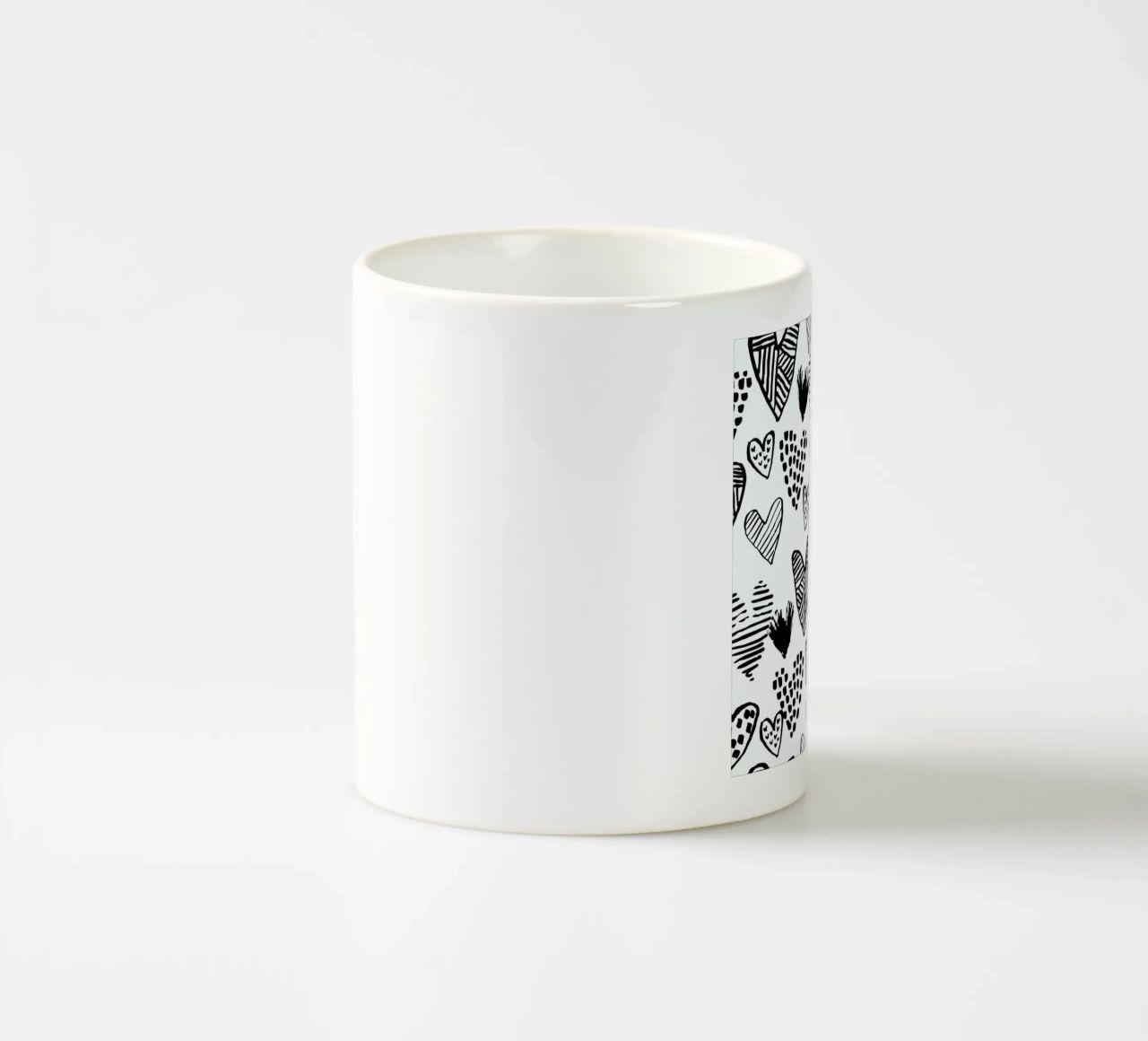 Valentines B&W tazza in ceramica da Charlotte Winter