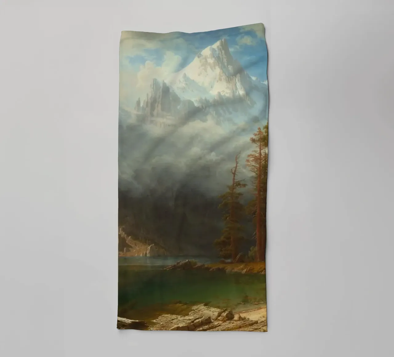 Albert Bierstadt - Monte Corcoran asciugamano da bagno da Timeless Artworks