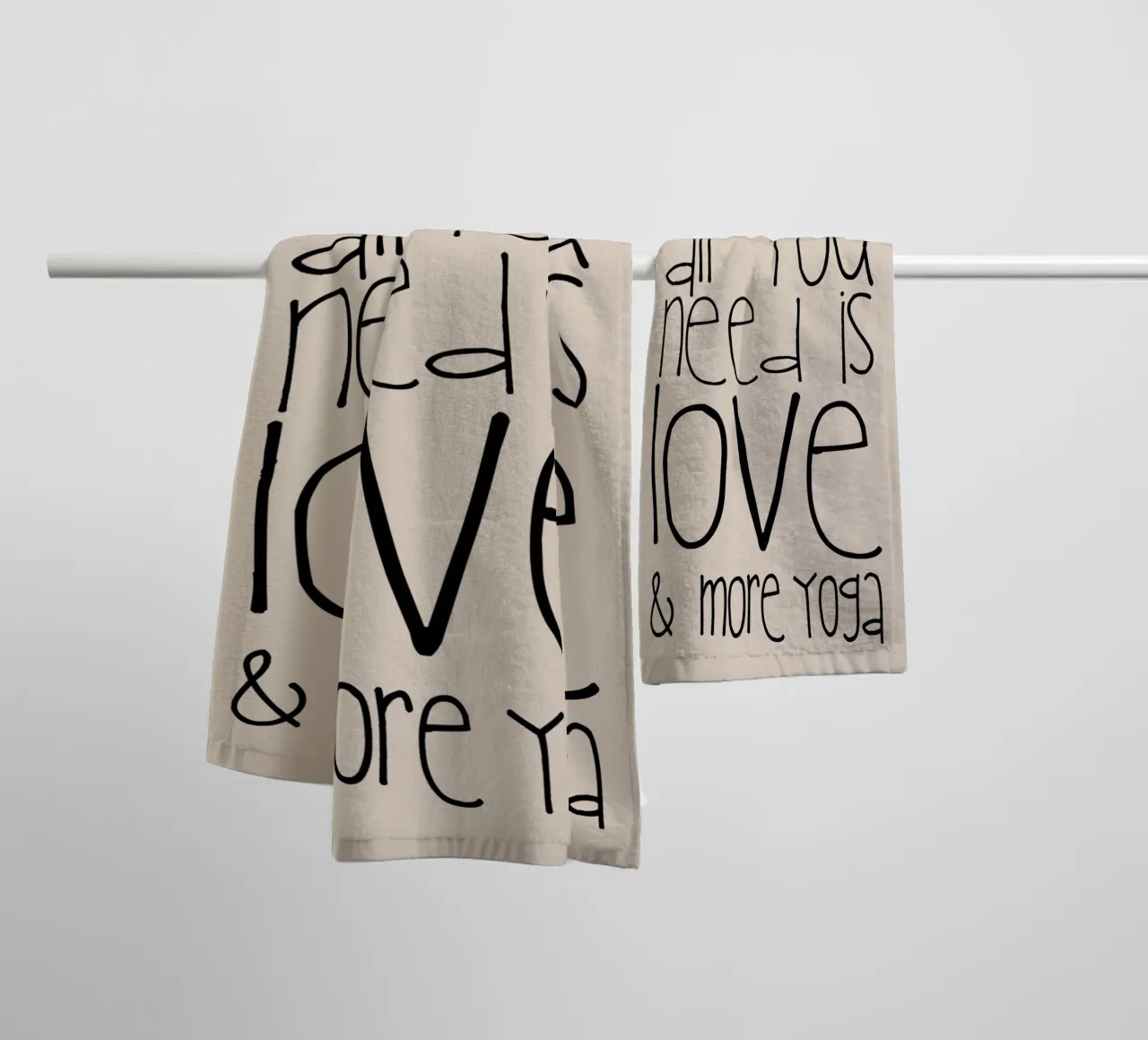 All You Need Is Love & Yoga asciugamano da bagno da Monika Strigel