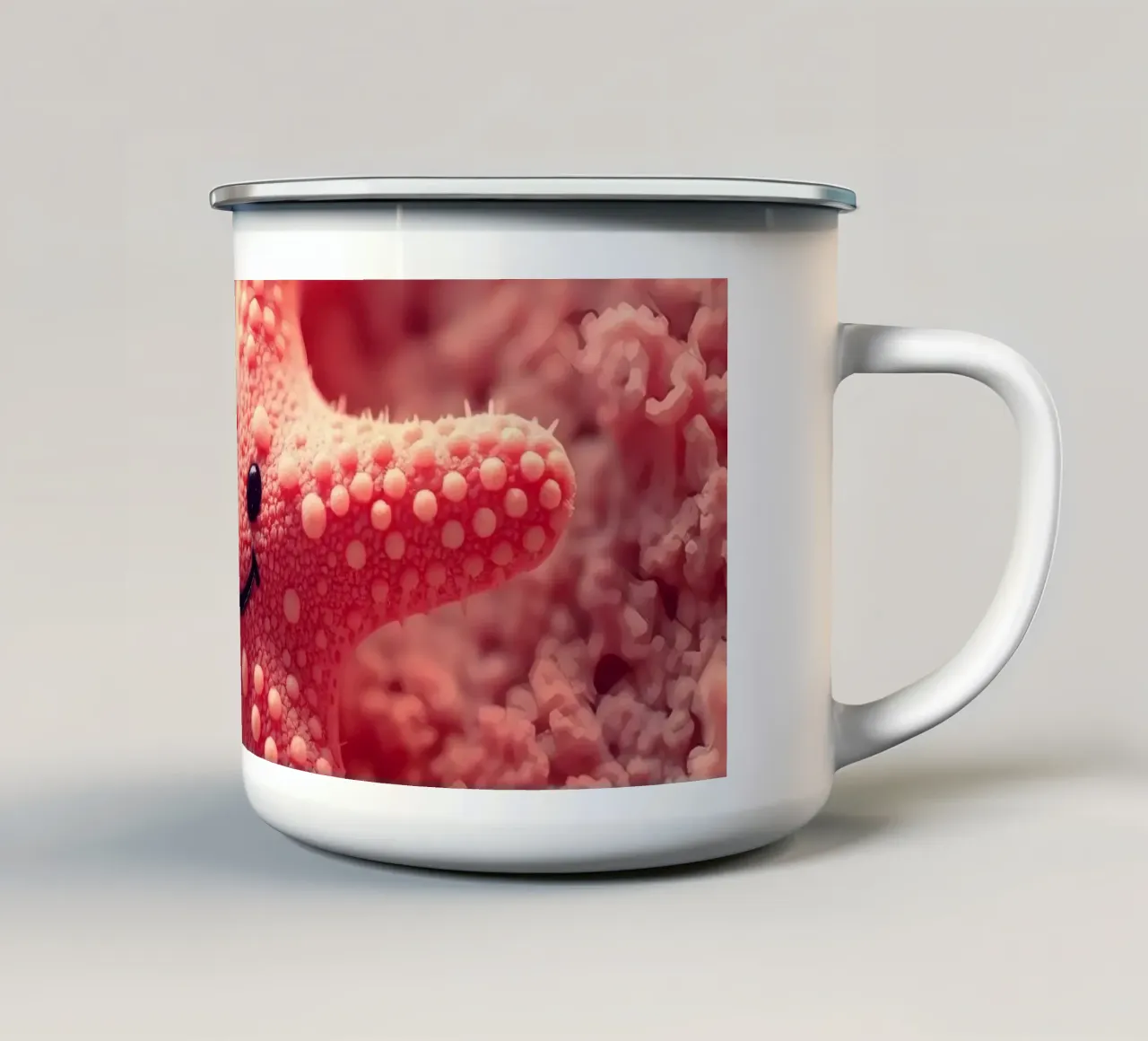 Heldere koraalzeester met een lachend gezichtje rustend op roze emaille mok van DesignDoodle