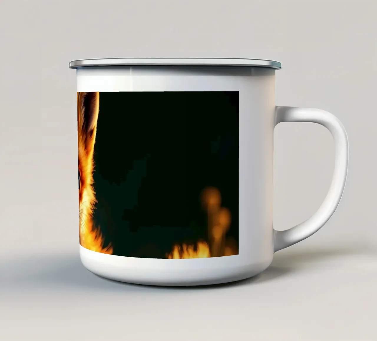 Volpe curiosa circondata da fiori di campo in una morbida luce dorata tazza in smalto da DesignDoodle