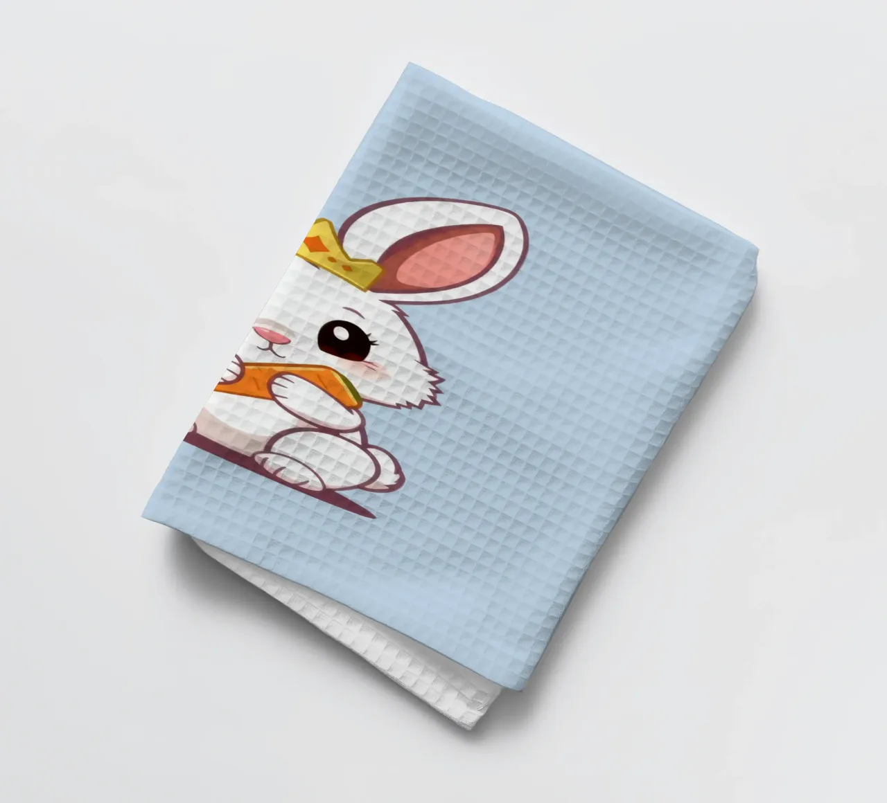 Mignon lapin de dessin animé portant une couronne et mangeant une carotte torchon de DesignDoodle