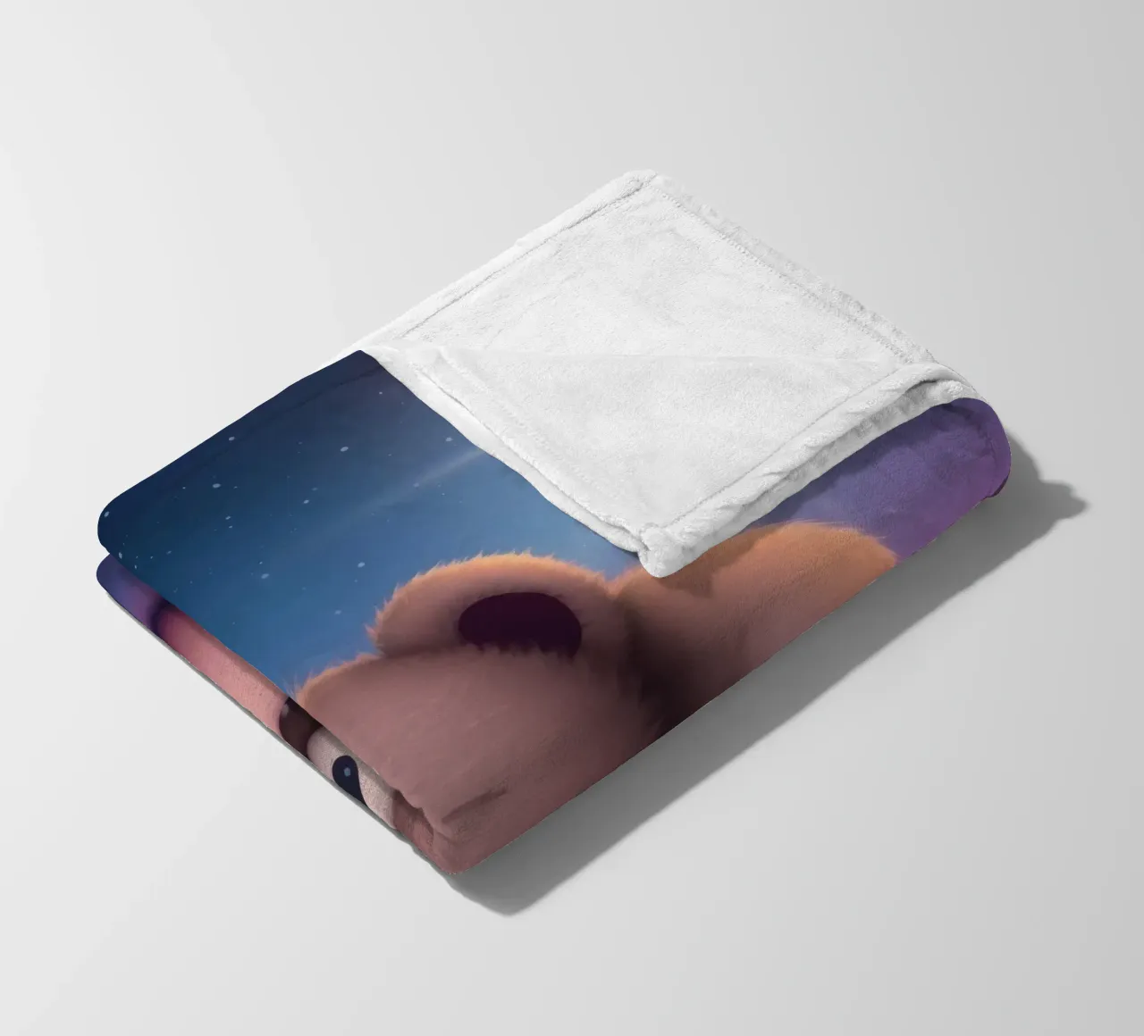 Tenero cucciolo d'orso che dorme pacificamente su una mano gentile coperta in pile da DesignDoodle