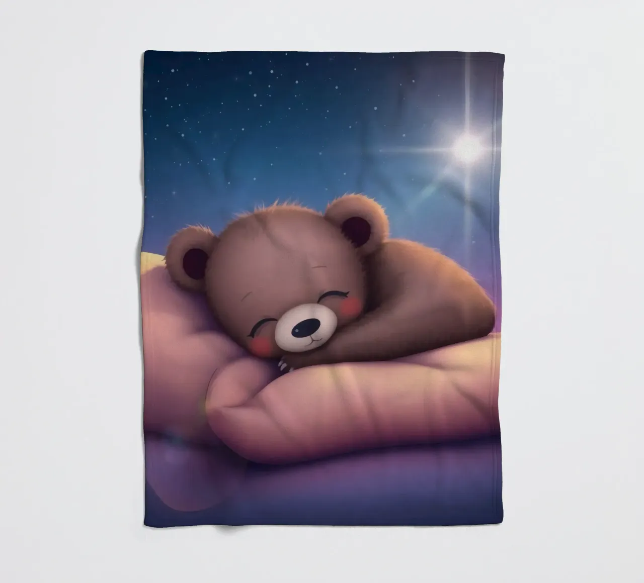 Tenero cucciolo d'orso che dorme pacificamente su una mano gentile coperta in pile da DesignDoodle