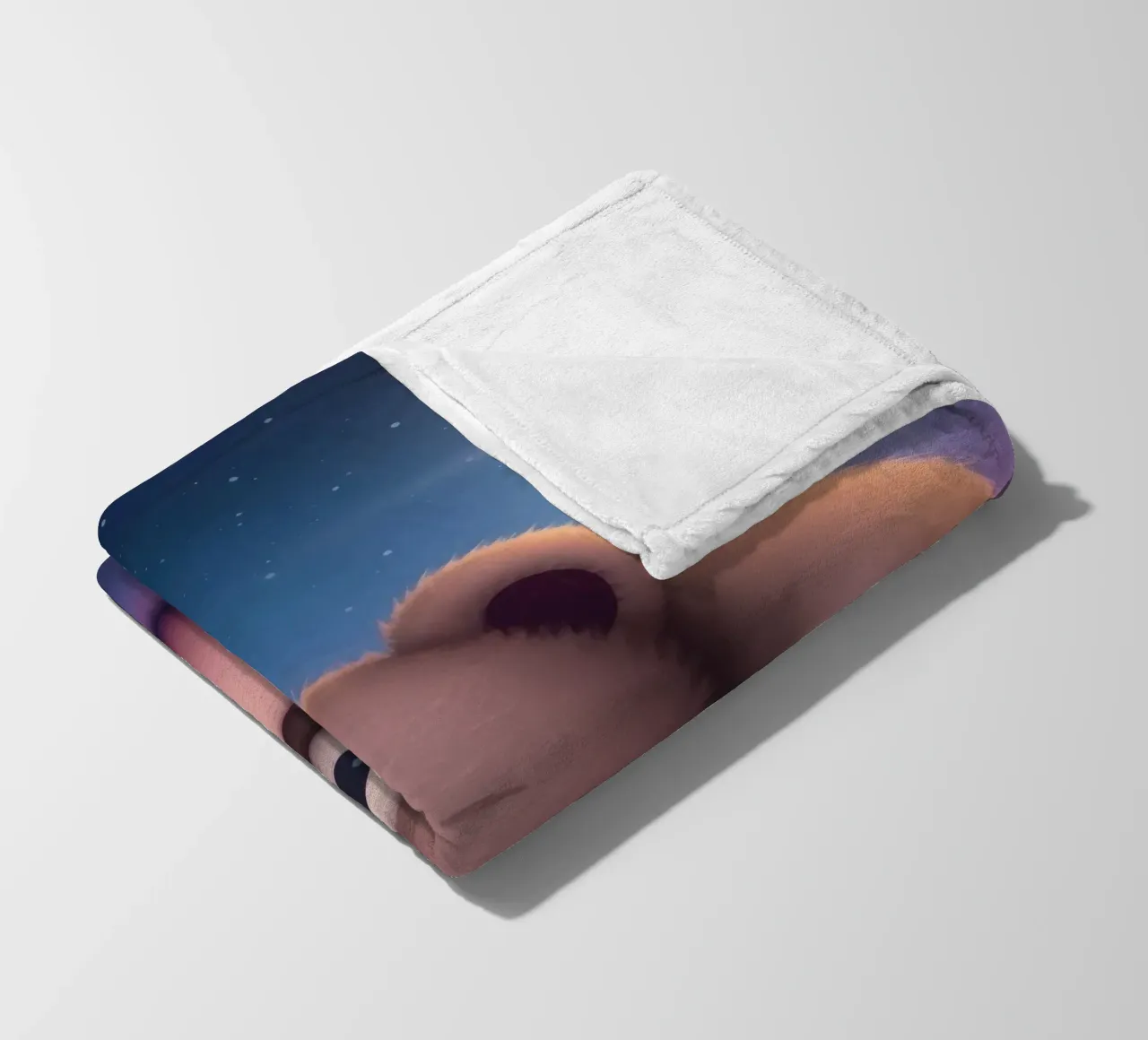 Tenero cucciolo d'orso che dorme pacificamente su una mano gentile coperta in pile da DesignDoodle