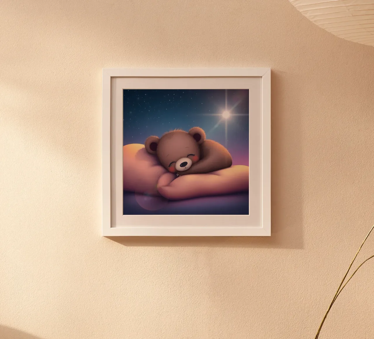 Tenero cucciolo d'orso che dorme pacificamente su una mano gentile poster con telaio in legno da DesignDoodle