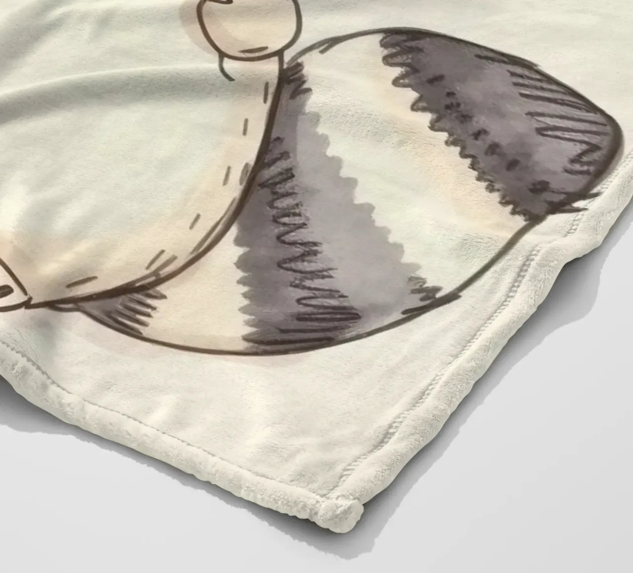 Simpatico procione che tiene in mano un palloncino a forma di cuore e indossa un papillon coperta in pile da DesignDoodle