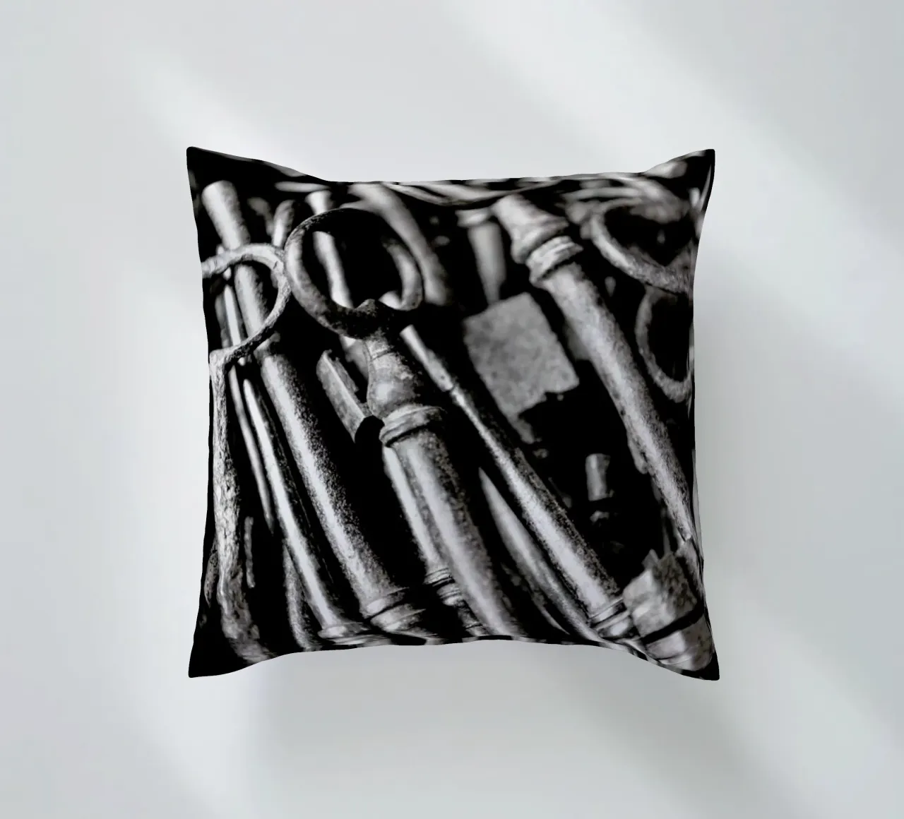 Old Keys cuscino da Magdalena Martin Photography