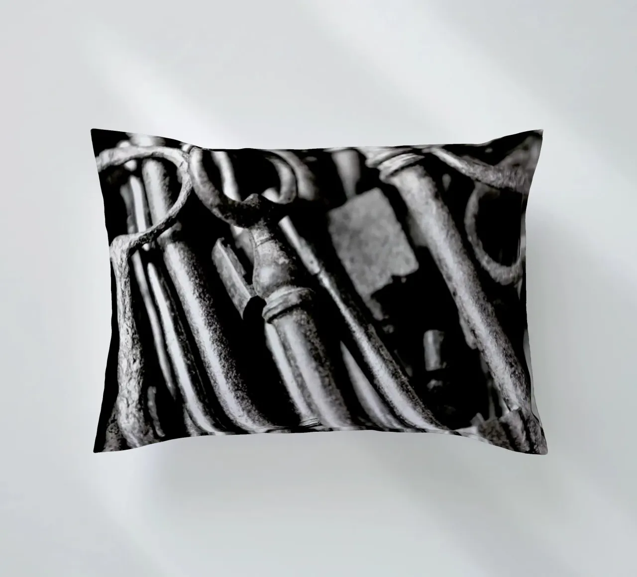 Old Keys cuscino da Magdalena Martin Photography