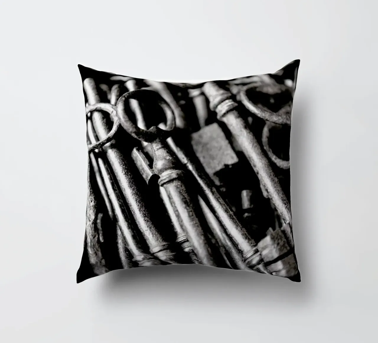 Old Keys cuscino da Magdalena Martin Photography