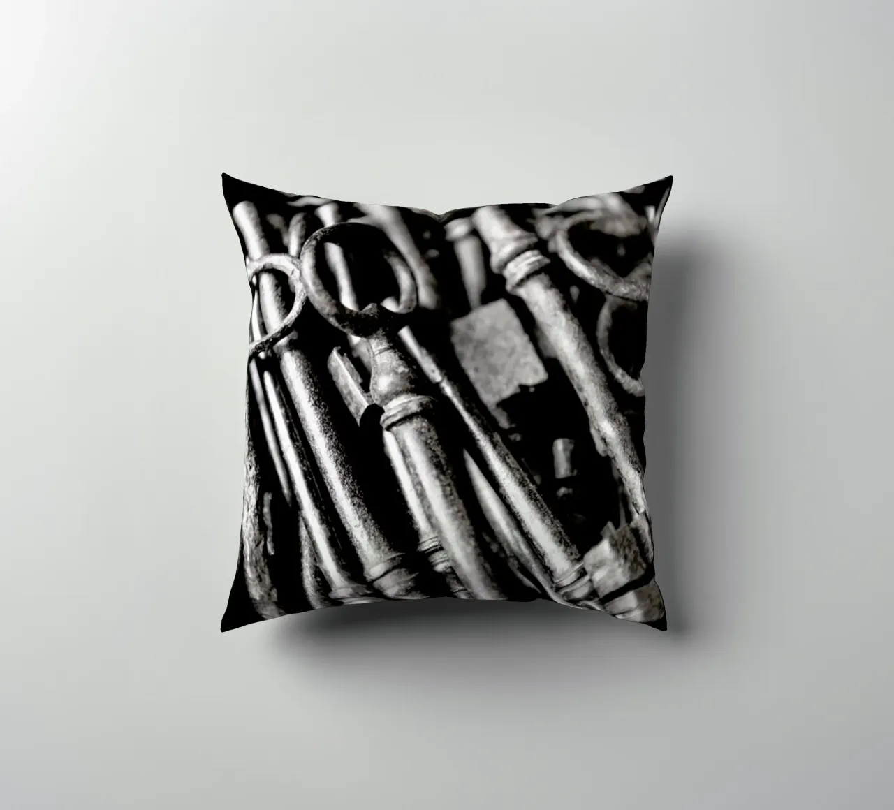 Old Keys cuscino da Magdalena Martin Photography