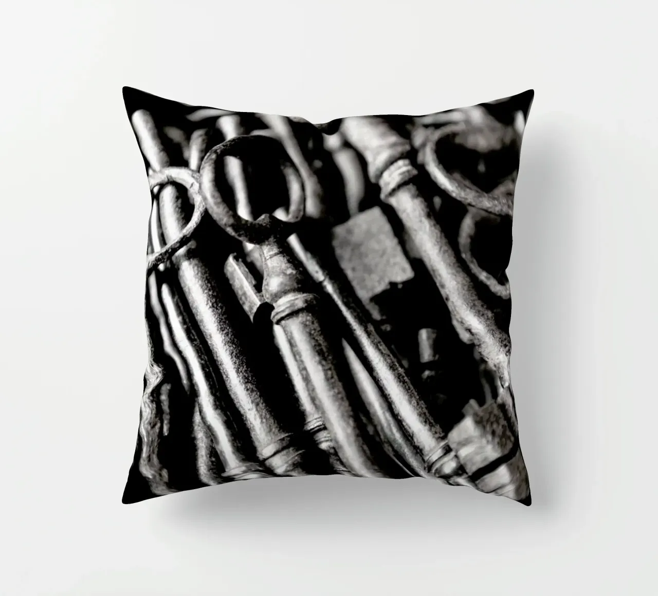 Old Keys cuscino da Magdalena Martin Photography