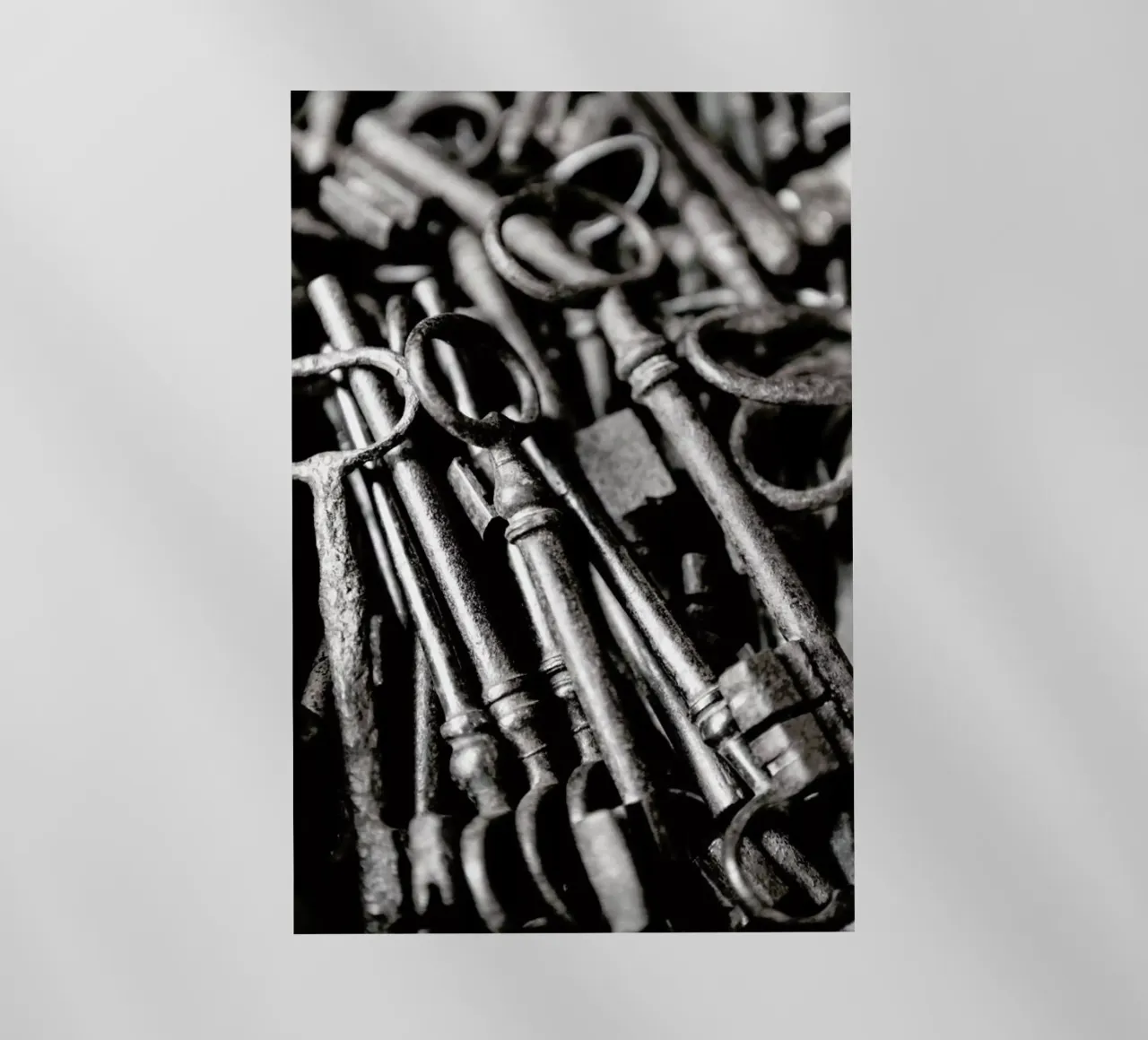 Old Keys pellicola backlit da Magdalena Martin Photography