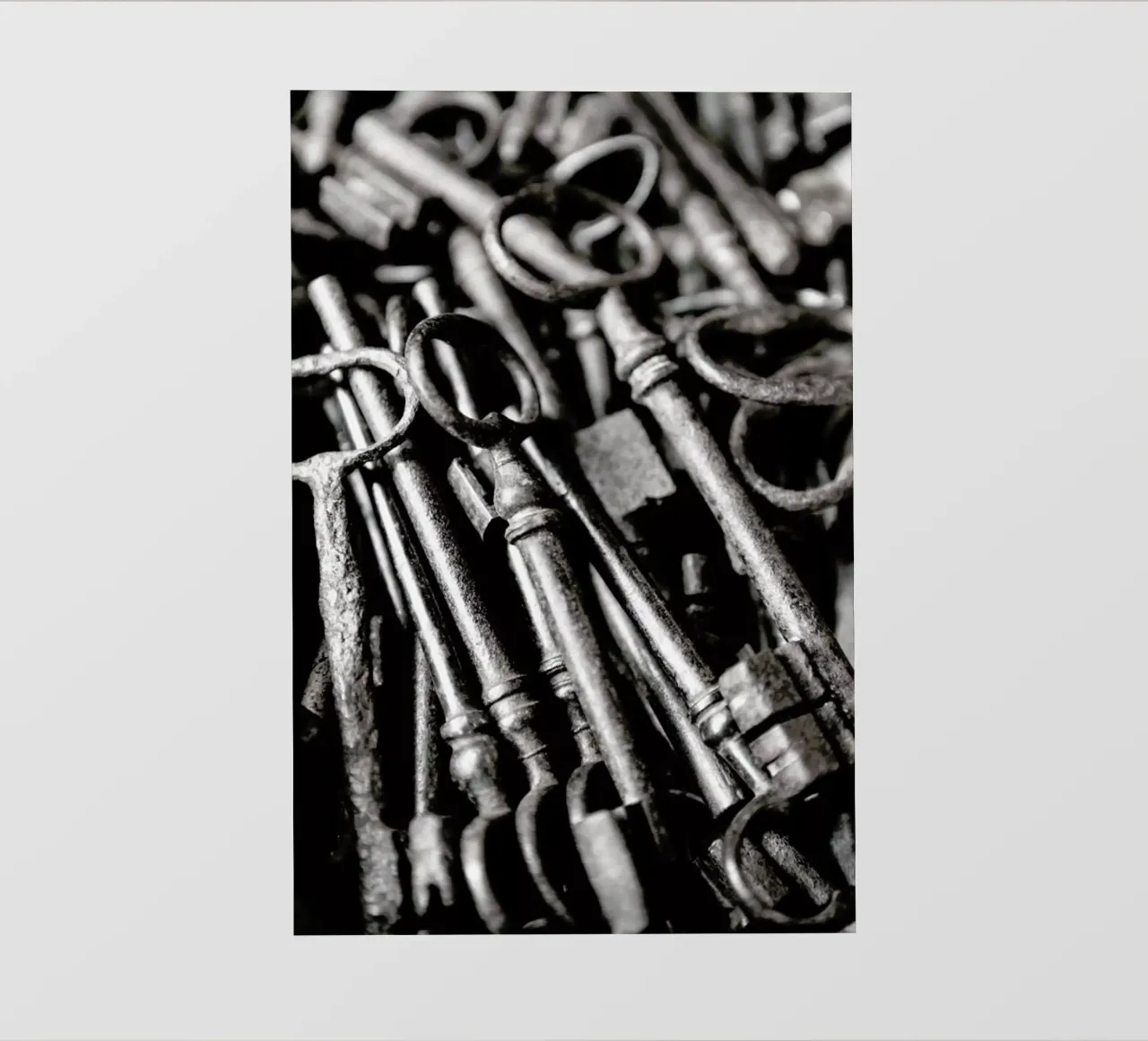 Old Keys pellicola backlit da Magdalena Martin Photography