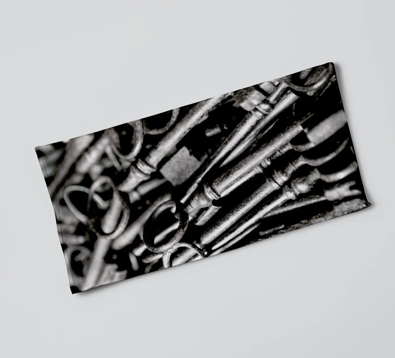 Old Keys asciugamano da bagno da Magdalena Martin Photography