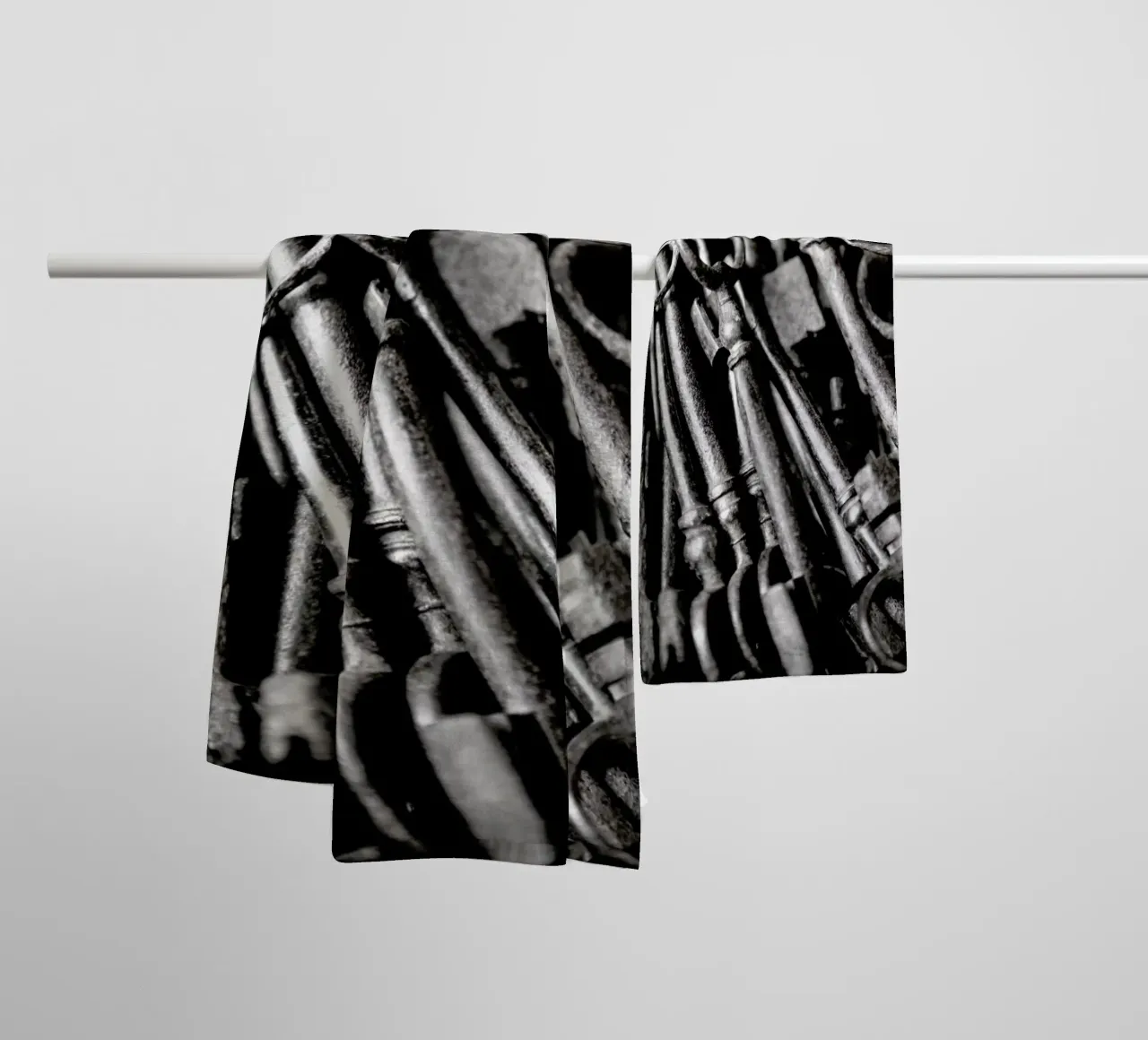 Old Keys asciugamano da bagno da Magdalena Martin Photography