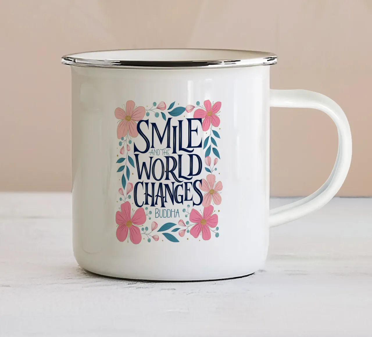 Sorridi e il mondo cambia. Zitat. Fiori. Lettering tazza in smalto da CalliLetters