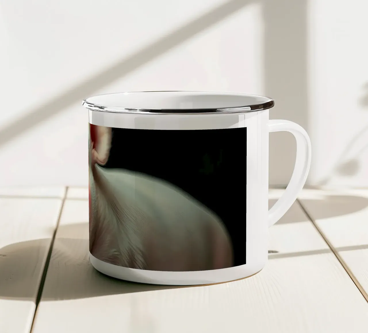 Maialino felice che gioca con le bolle di sapone in un'atmosfera luminosa e allegra. tazza in smalto da DesignDoodle