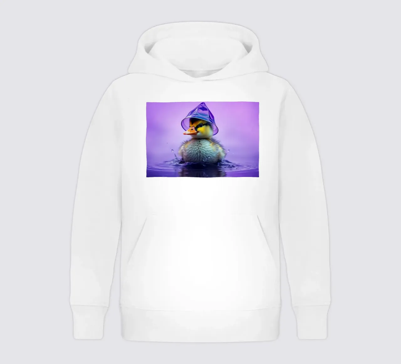 Un simpatico anatroccolo spruzza acqua indossando un piccolo cappello viola felpa bambino con cappuccio da DesignDoodle
